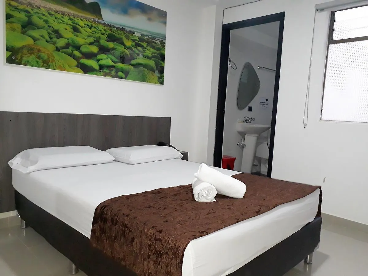 מדיין Hotel Jardin De Laureles Jeps